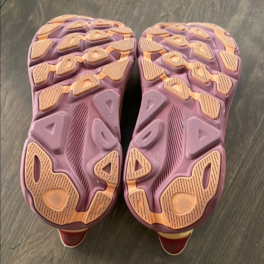 Hoka Vibrant Orange and Purple Running Shoes size 9 woman’s. Clifton 9 - Picture 4 of 5